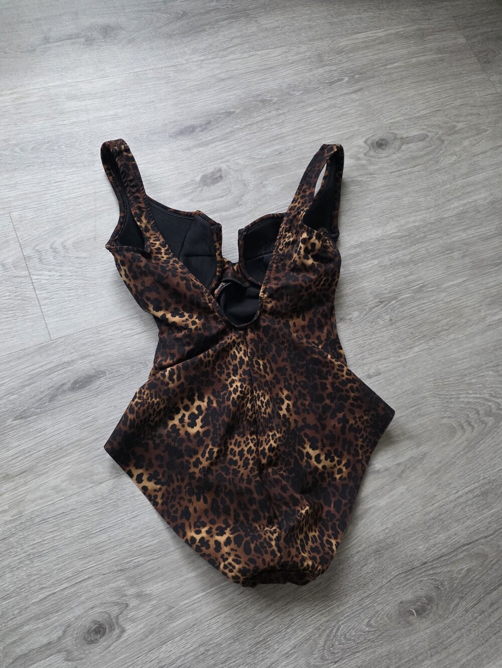 Miraclesuit Swimsuit Animal Print One-Piece Built-In Tummy Control 8 - Picture 2 of 6